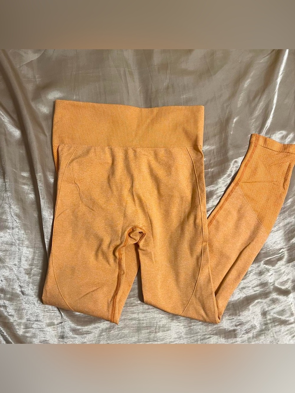 ੈ✩‧₊˚ light orange butt scrunch athletic leggings